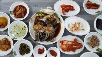 칠산꽃게장전문점 food