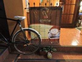 El Gato Café outside