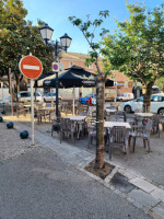 Aux Berges Du Rhone inside