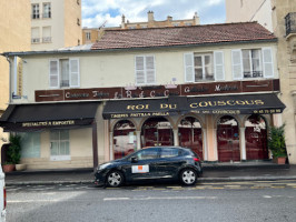 Le Roi du Couscous outside