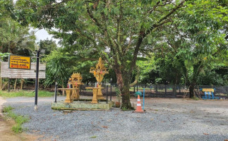 ร้านแม่แขก พระบาทพลวง เขาคิชฌกูฏ จันทบุรี outside