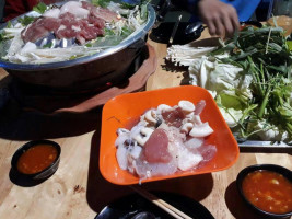 ร้านริมทุ่งหมูกะทะ food