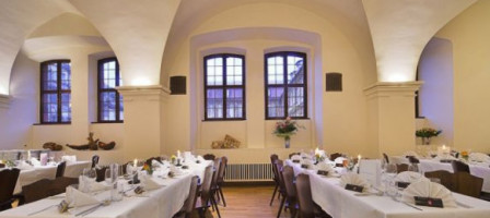 Bürgerspital Weinhaus Weinverkauf Vinothek food