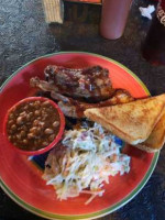 Rhonda's Roadhouse food