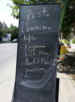 Lommima outside