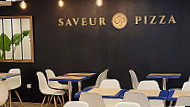 Saveur Pizza inside