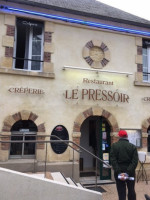 Le Pressoir inside