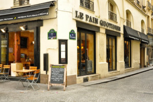 Le Pain Quotidien inside