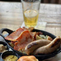 The Dublin Village Tavern food