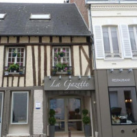 La Gazette outside