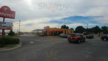 Popeyes Louisiana Kitchen outside