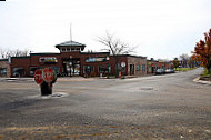 Hungry Howie's Pizza outside