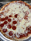 Champs Classic Pizza food