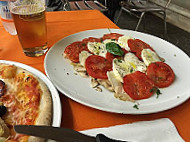 Pizzeria La Carriola food