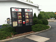 Honey Dew Donuts outside