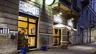 Apotheca Milano outside