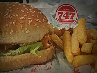 747 La Hamburguesa