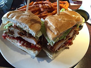 Stayner's Wharf Pub & Grill