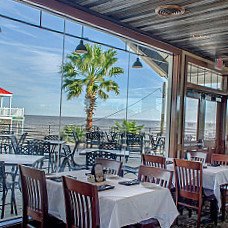 Landry’s Seafood House – New Orleans Lake Pontchartrain