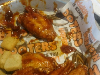 Hooters