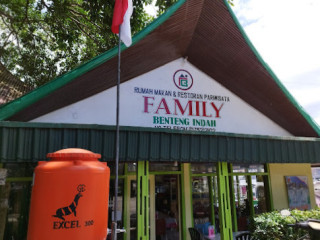 Rumah Makan Family Benteng