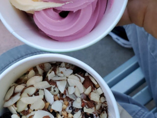 Peachwave Frozen Yogurt Gelato