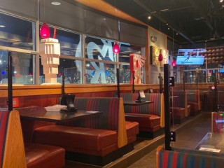 Red Robin Gourmet Burgers And Brews