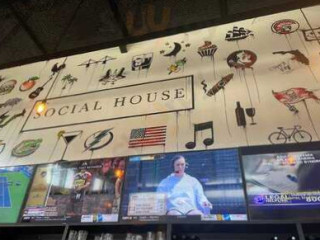 Social House