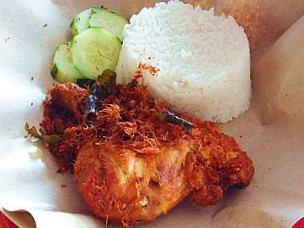 Nasi Kukus Nonie (medan Selera Taman Sri Pulai)