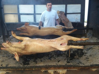 Restoran Domaće Kuhinje Sa Bazenom Modena Banatska