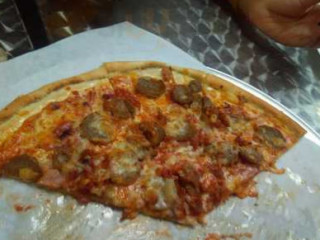 Luciana'a Pizza