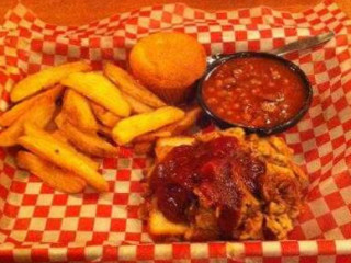 Famous Dave's -b-que