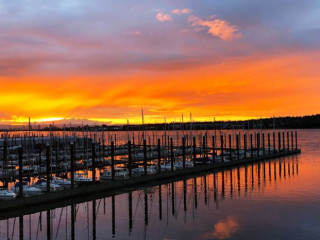 Salty's On The Columbia