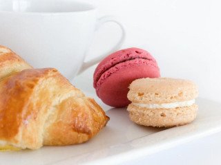 Le Macaron French Pastries