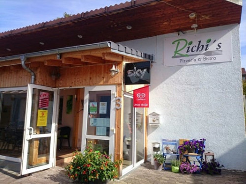 Richis Pizzeria Bistro