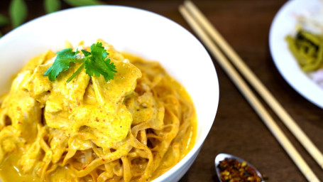 Khao Soi (Northern Thai Curry Noodle Soup)