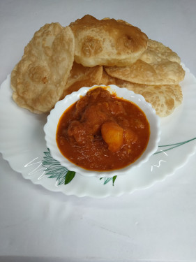 Luchi With Aloo Dum (8 Pcs)