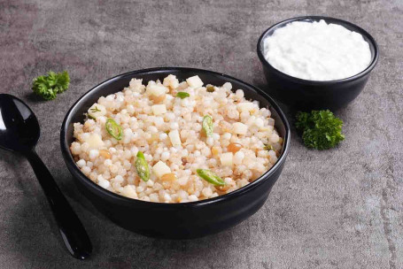 Sabudana Khichdi En Curd Combo