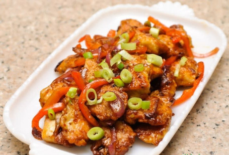 Dry Chilli Chicken Boneless (8 Pieces)