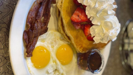 Pancakes W/ Strawberries Combo Oo