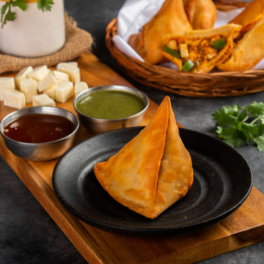 Gebakken Paneer Samosa