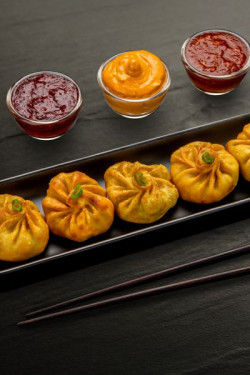 Gefrituurde Vegetarische Corn N' Cheese Momos Met Momo Chutney