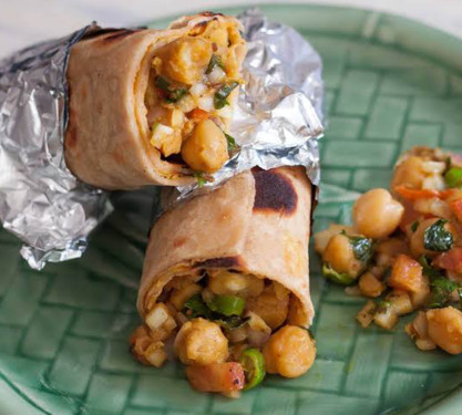 Chatpaté Chole Roll