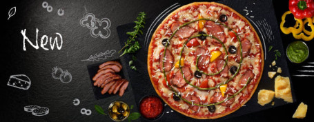 Gastronomische Pizza Met Gerookte Kip