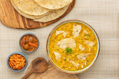 Klassieke Rajasthani Dal Papad Khichdi