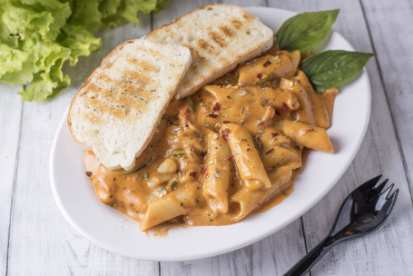 Penne Pasta In Saus Naar Keuze