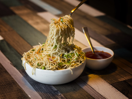 Kolkata Style Hakka Noodles