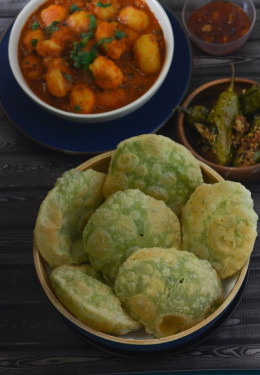 Matar Kachori Dum Aloo