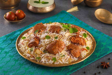 Pittige Dum Gosht Hyderabadi Mutton Biryani, Zonder Been Serveert -2-3]