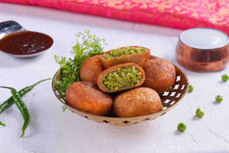 Aloo Pattice (5 Stuks) Met Imli Chutney En Curd